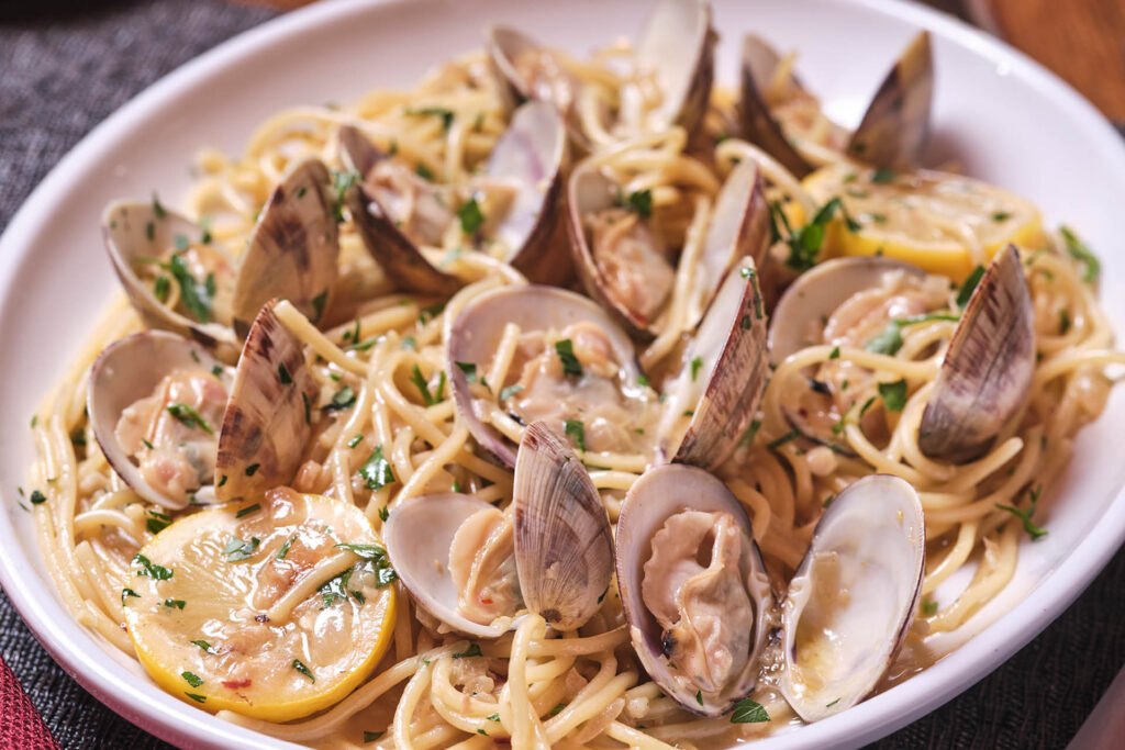 Whole clams, spaghetti with white wine sauce, garlic & fresh herbs